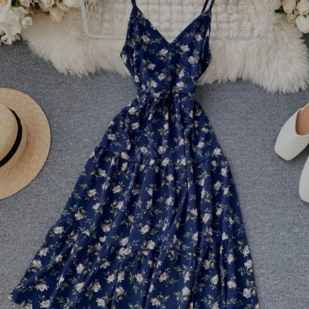 BEAUTIFUL FLORAL DRESS - Picture 2 of 9